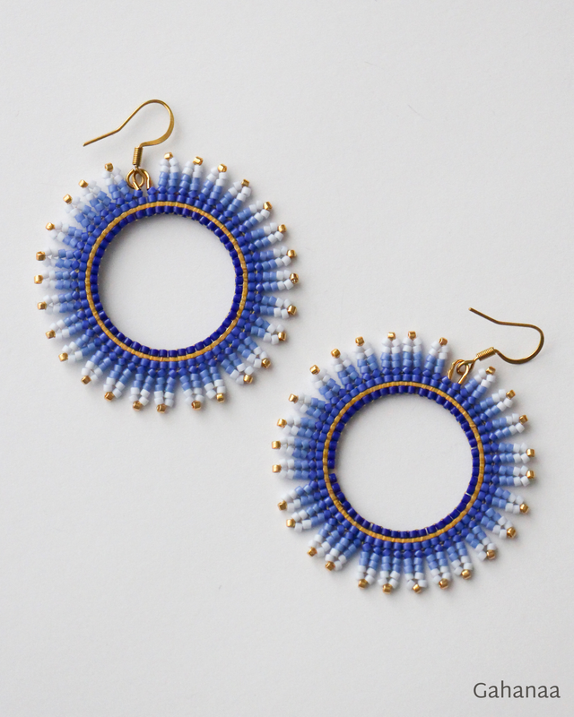 Sarah L, boucles d&#039;oreille couleur bleu dégradé