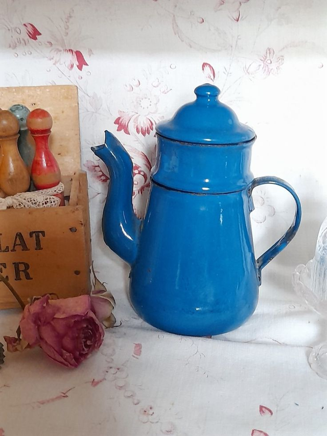 Cafetière émaillée miniature jouet ancien