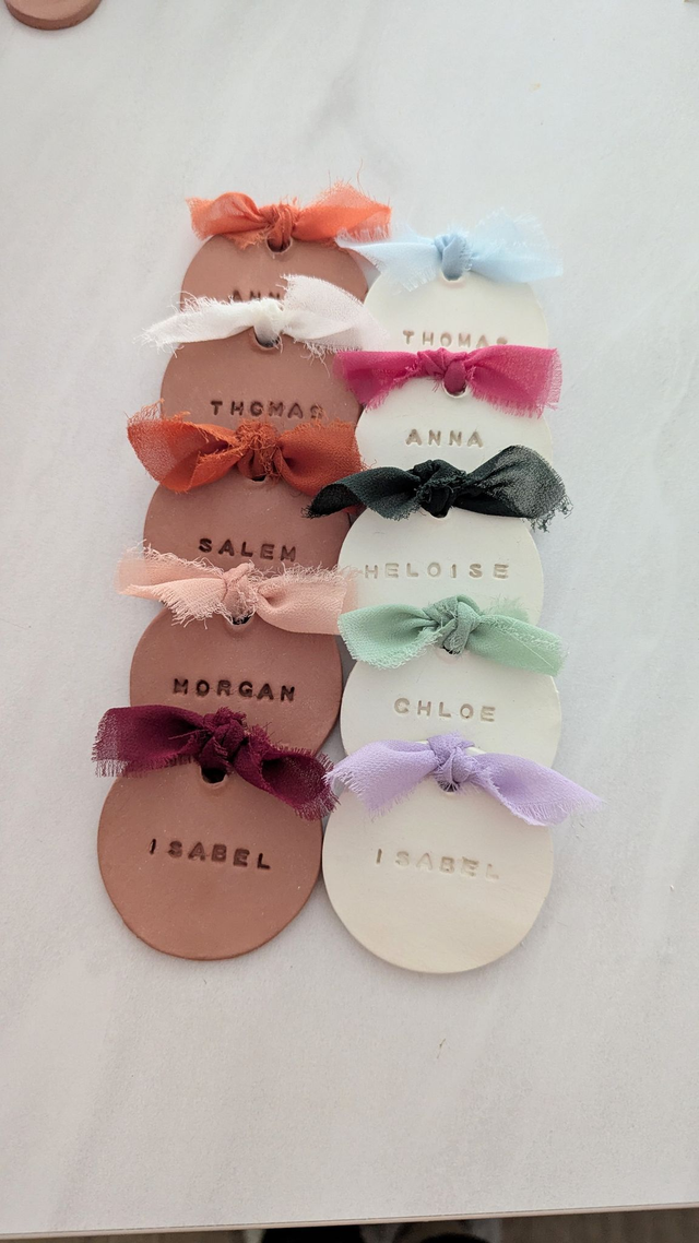 Marque-places ronds argile &amp; ruban