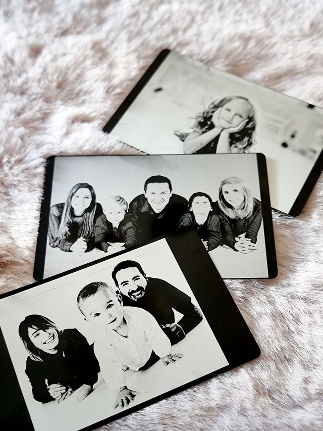Portrait gravé sur carte de visite noir aluminium 