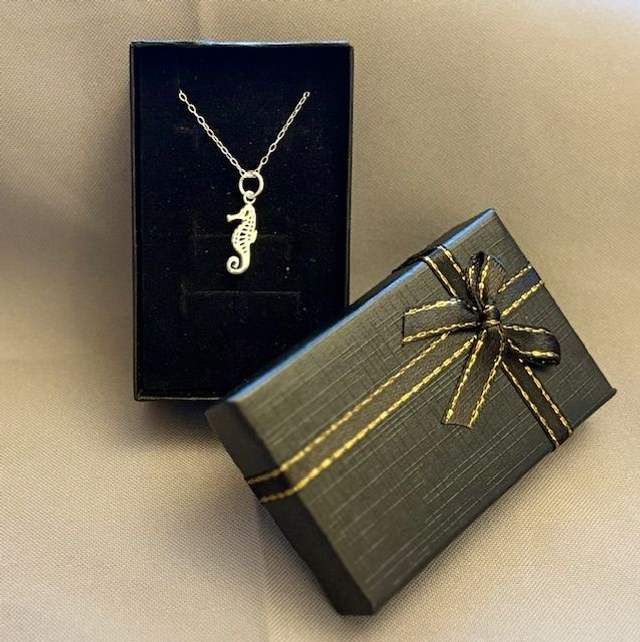 Aurelia seahorse pendant
