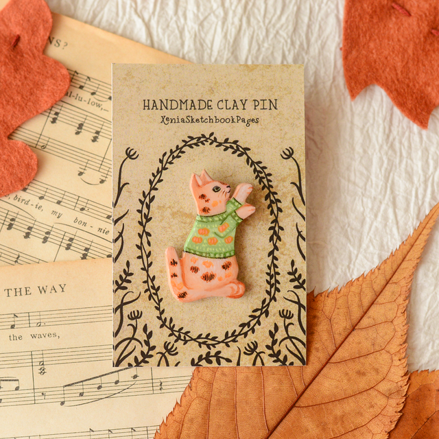 Familiar Collection &quot;A Ginger Cat in Pumpkin Sweater&quot; clay pin