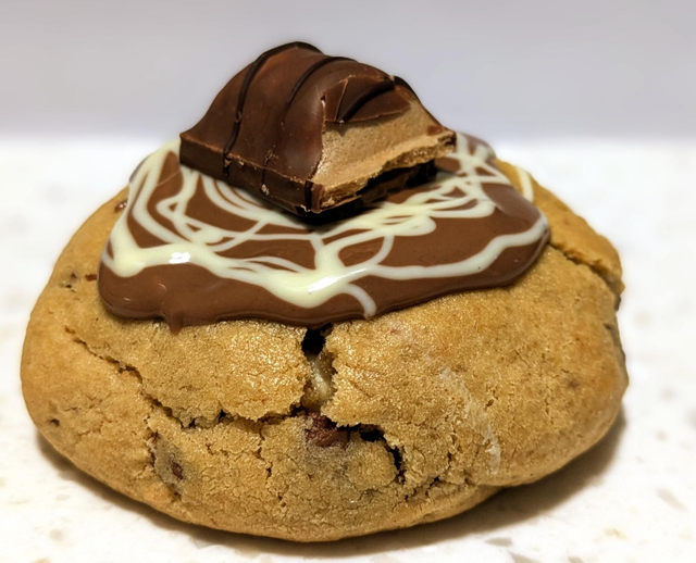 Kinder Bueno stuffed cookie