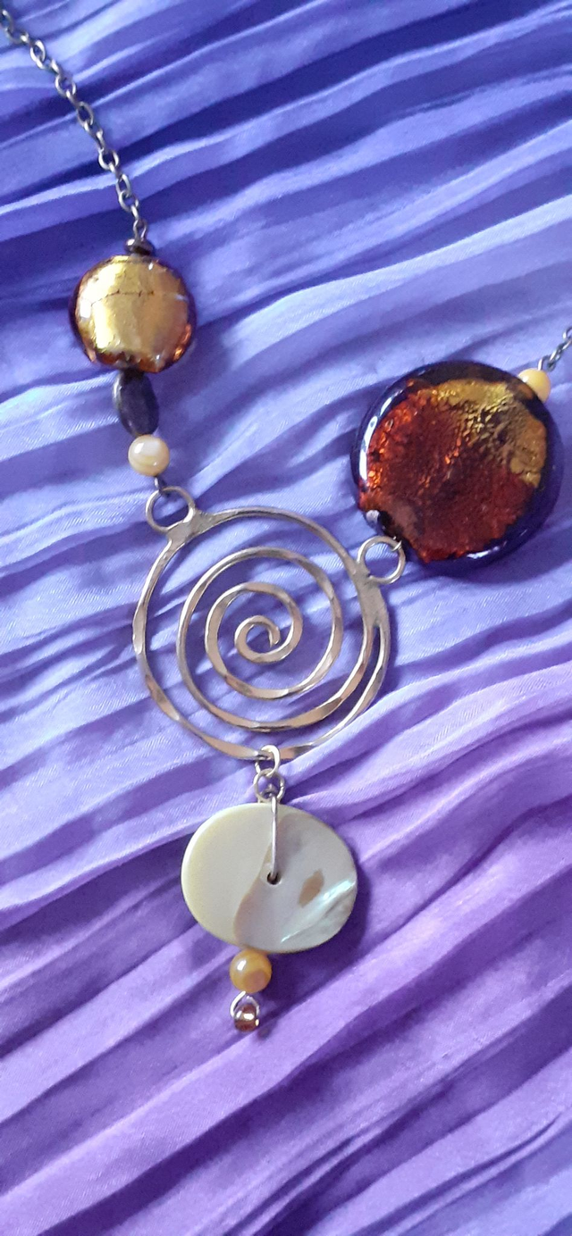 Ambra Collier asymétrique bronze antique, grosses perles couleur ambre