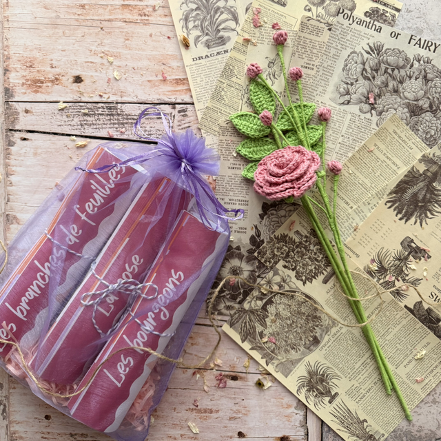 Kit bouquet personnalisable – rose et bourgeons au crochet
