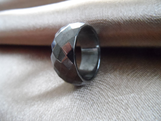 Bague biseautée en Hématite