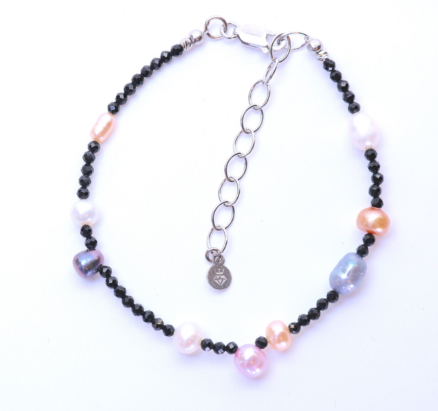 Zarte Harmonie – Armband aus Spinell & Süßwasserperlen - Verena 1