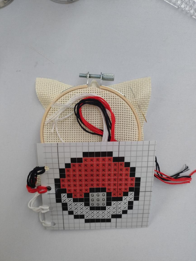 P0keball Kit point de croix