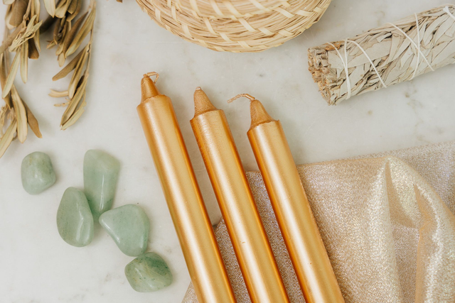 Bougie teintée or - Gloire, honneur, richesse, protection divine