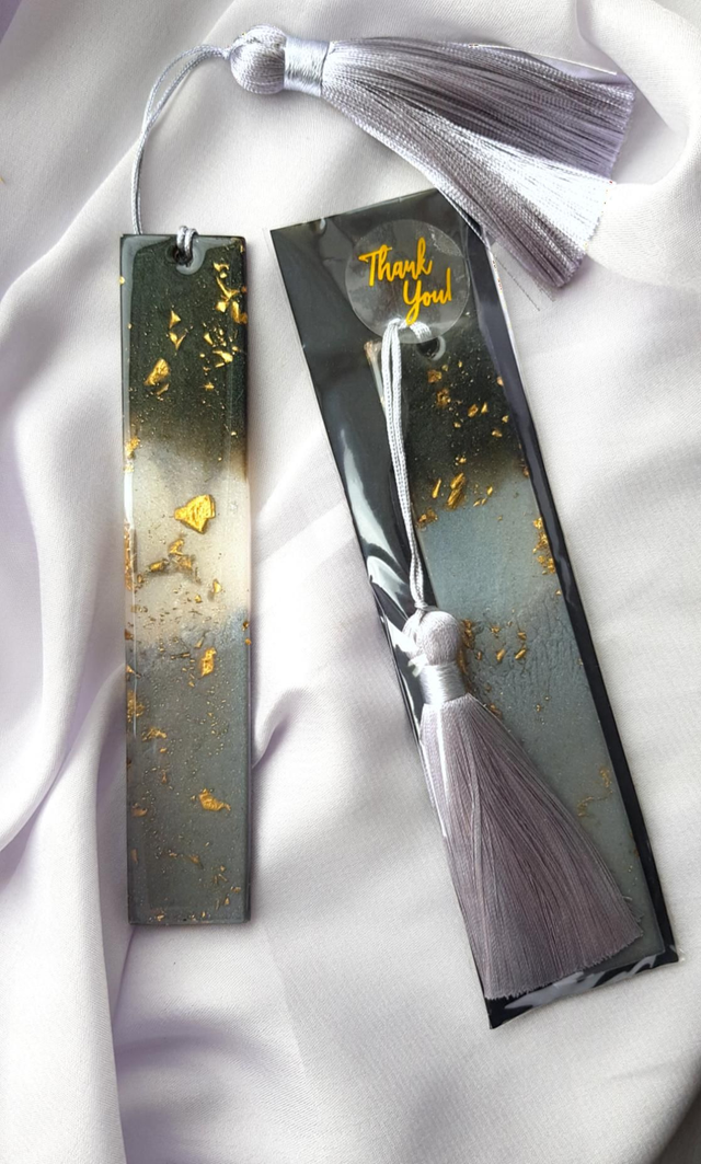 Triple colour bookmark