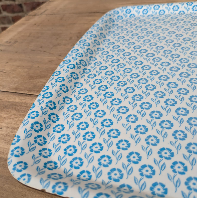 Plateau en melaminé à fleurs bleues