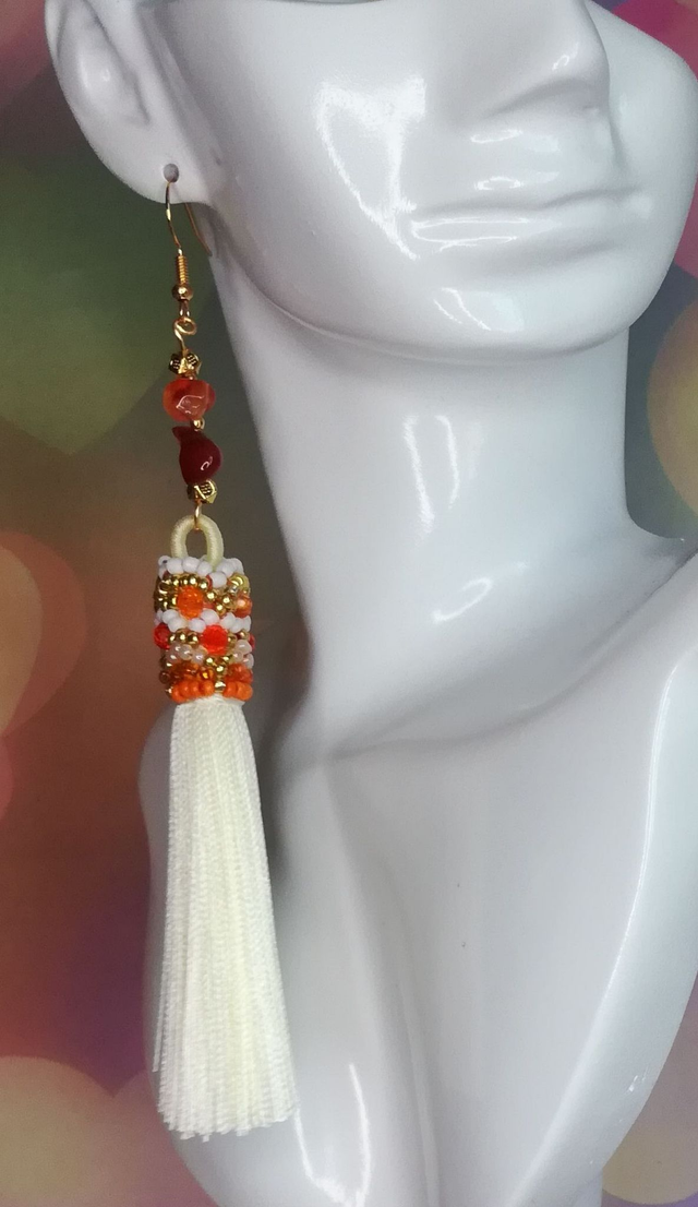 Boucles d'oreille pompon et agate