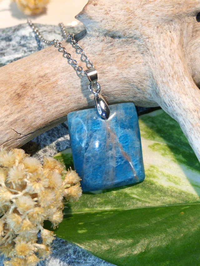 Pendentif Apatite bleue 2,6x2,2cm
