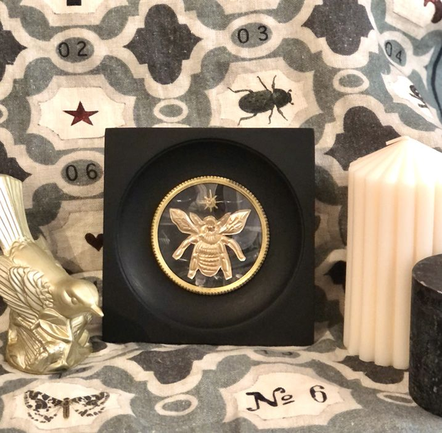 Abeille métal doré, cadre vintage 