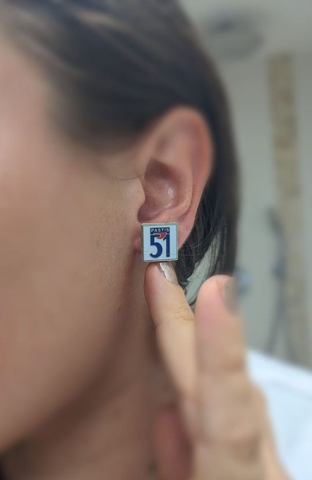 PRECOMMANDE - "Pastagà" - Mono Boucles - Pins Pastis 51, Cuir Blanc (Vendues à l'unité)