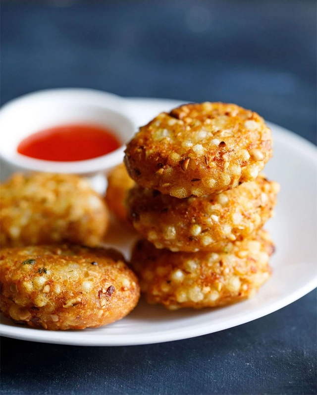Sabudana Wada (2 Pcs) – Crispy Tapioca Pearl Patties