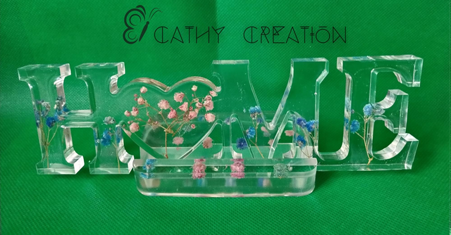 Home transparent avec inclusion de fleurs et son support 