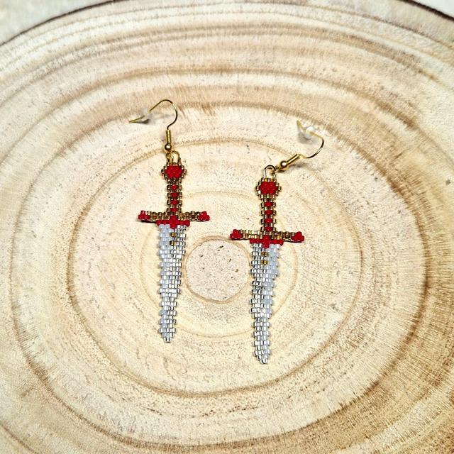Boucles d'oreilles épée rouge et dorées