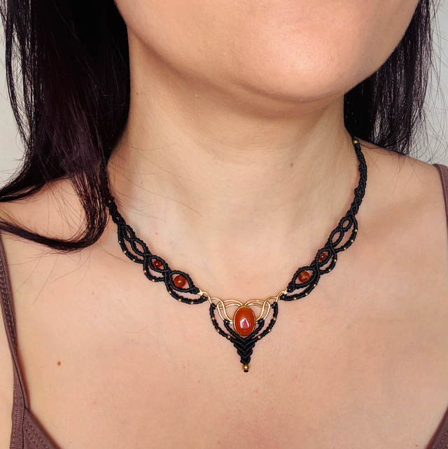 Solaire - Collier micro-macramé et cornaline / Collection Céleste