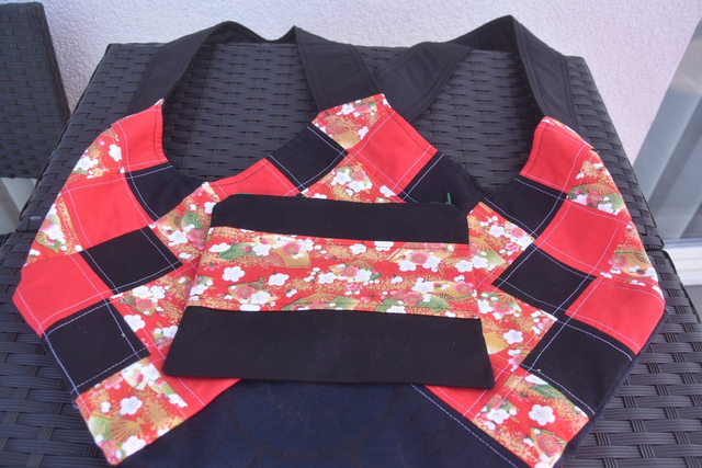 Shopper- und Badetasche  inkl. separates Täschchen mit bunten chinesischen Motiv in Rot