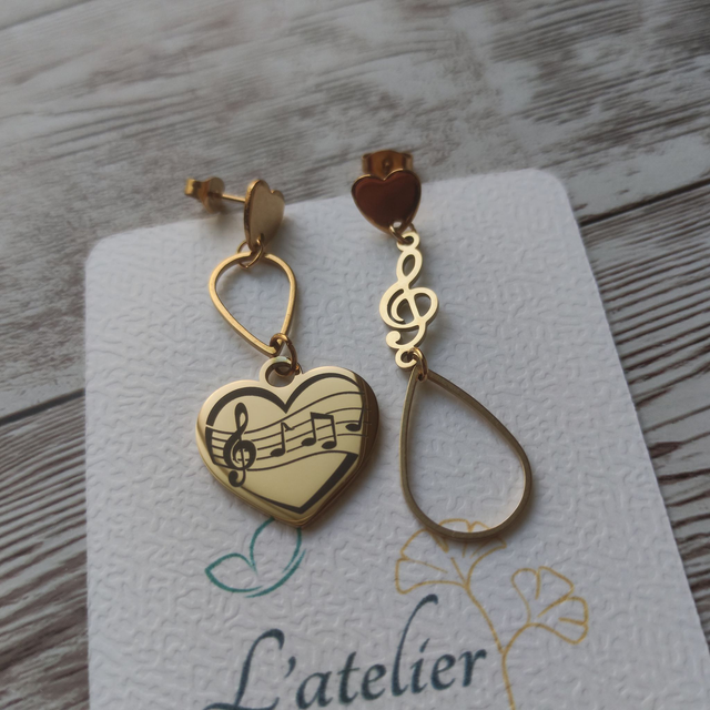 Boucles d&#039;oreilles &quot;Asymétrique&quot; Musique dorée 