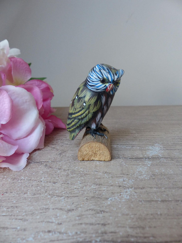 Ancienne petite chouette figurine en bois sculptée sur socle peint main Vintage, Cadeau chouette porte-bonheur décoration bureau campagne