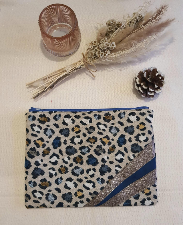 Grande pochette léopard bleu