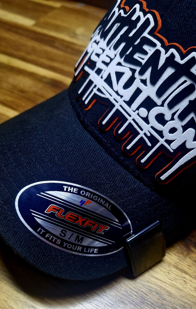 OUTIL DE FAÇONNAGE DE BORD DE CASQUETTE EN RIGIDE