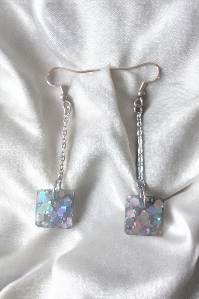 Boucles d'oreilles artisanales en résine uv, hypoallergénique fait main 