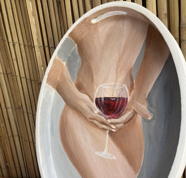 Kunst op hout, handbeschilderd decoratief dienblad ovaal, vrouw wijn lichaam 38 x 29cm, Krista Kitsz Art