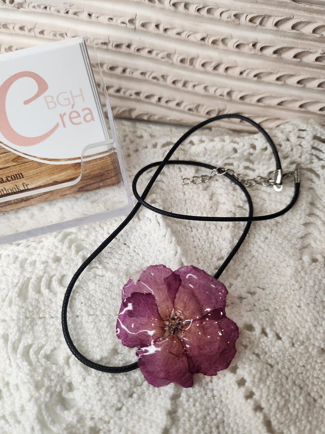 Collier coquelourde séchée résine