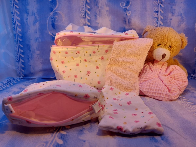 Ensemble trousse de toilette motif fleur rose