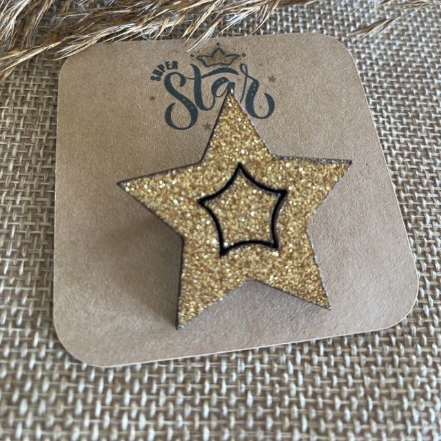 Badge ou pin's en bois vinyle doré - Modèle étoile