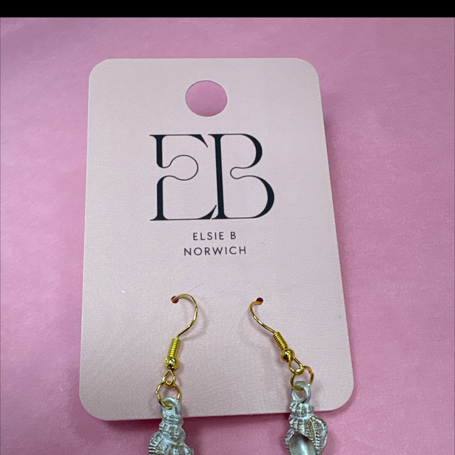 White shell earrings 