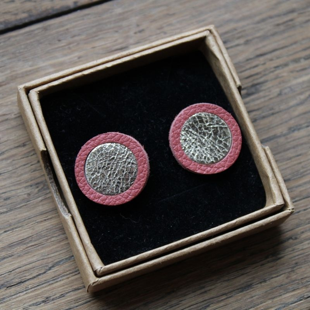 Boucles d’oreilles puces cuir rond 