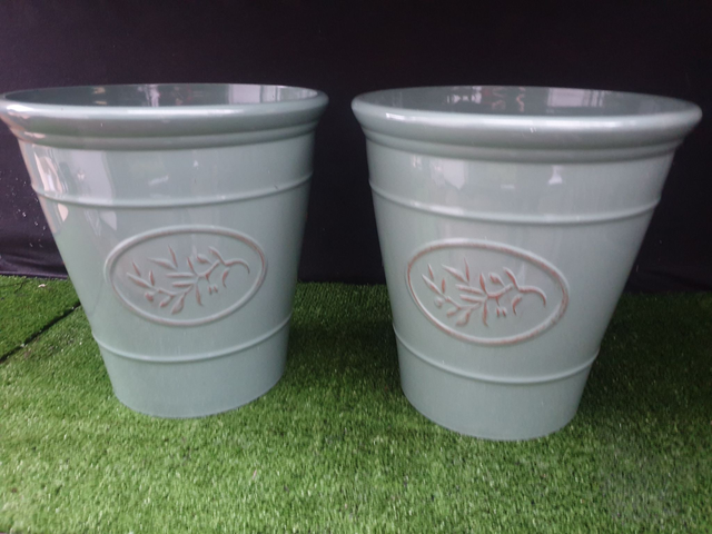 Medium Olive Hard Plastic Patio Planter - Green