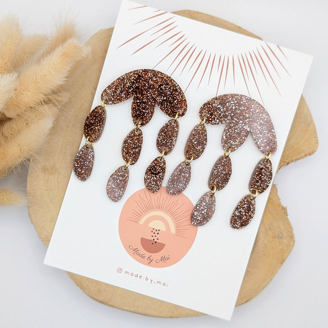 Boucles d&#039;oreilles marron pailleté en plexi