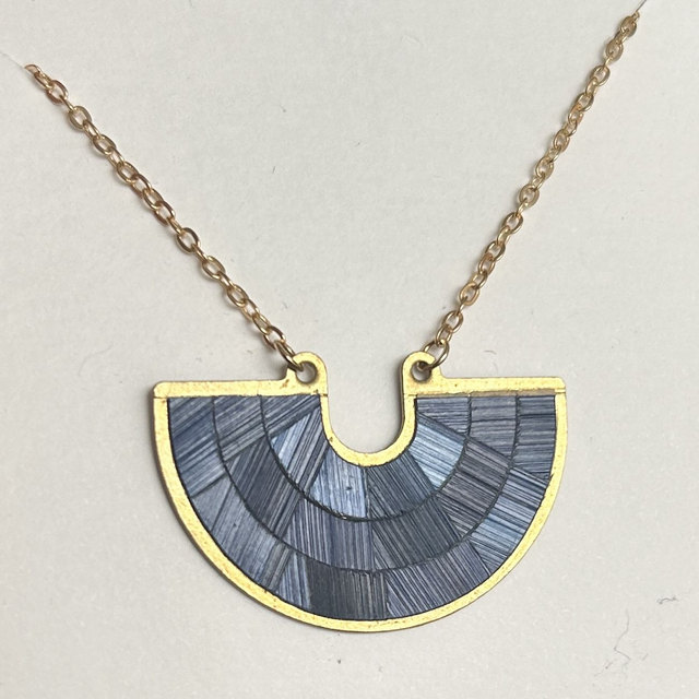 Collier égyptien bleu foncé 
