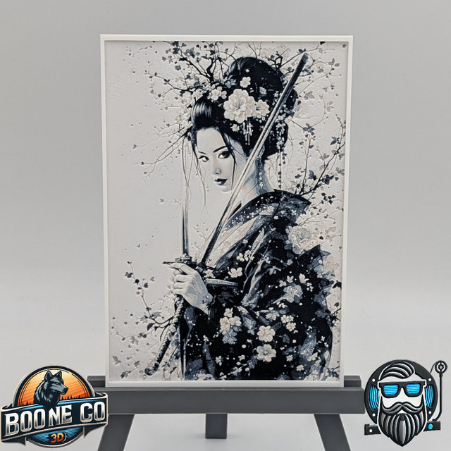 Tableau décoratif 3D Hueforge – Guerrière japonaise élégante – Impression 3D PLA 137 x 200 mm