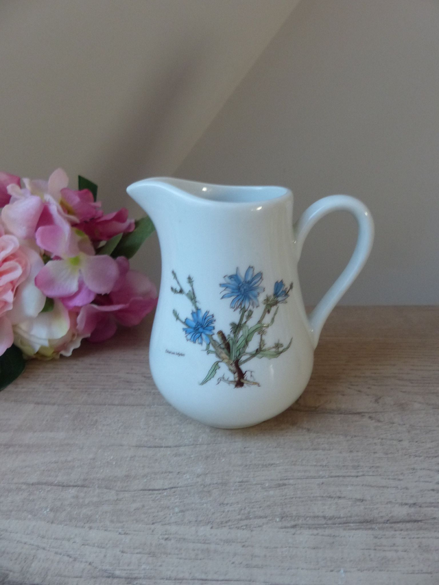 Pot à lait vintage Pillivuyt France – Porcelaine blanche décor fleurs de chicorée bleue, pichet bohème pour déco campagne chic ou bouquet