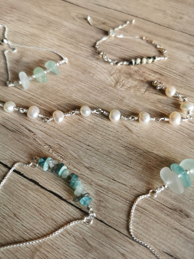 Freshwater pearl bracelet with sterling silver chain