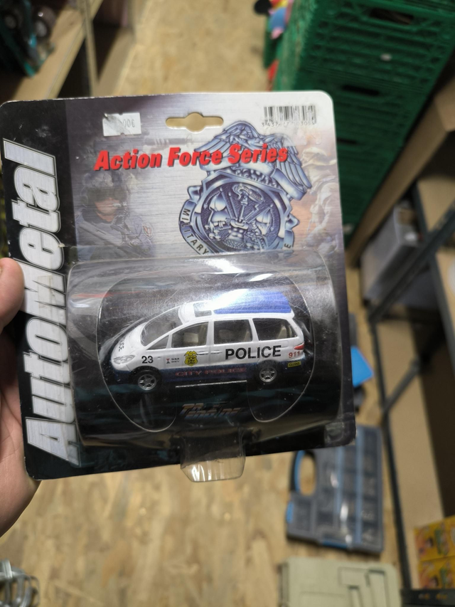 VÉHICULE DE POLICE METAL