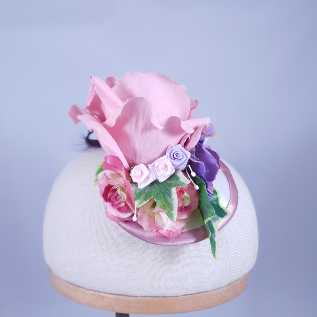 Fascinator rond avec oiseau