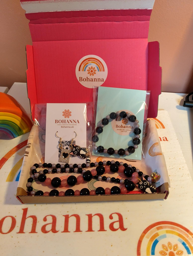 Handmade beaded cat jewellery set 