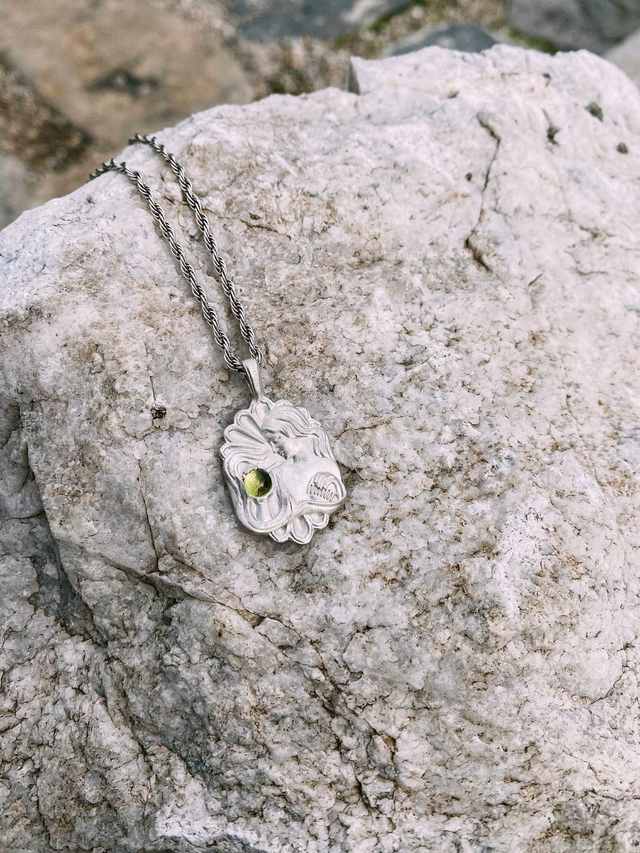 Серия "Съд на Равновесие" - сребърен пендант с перидот