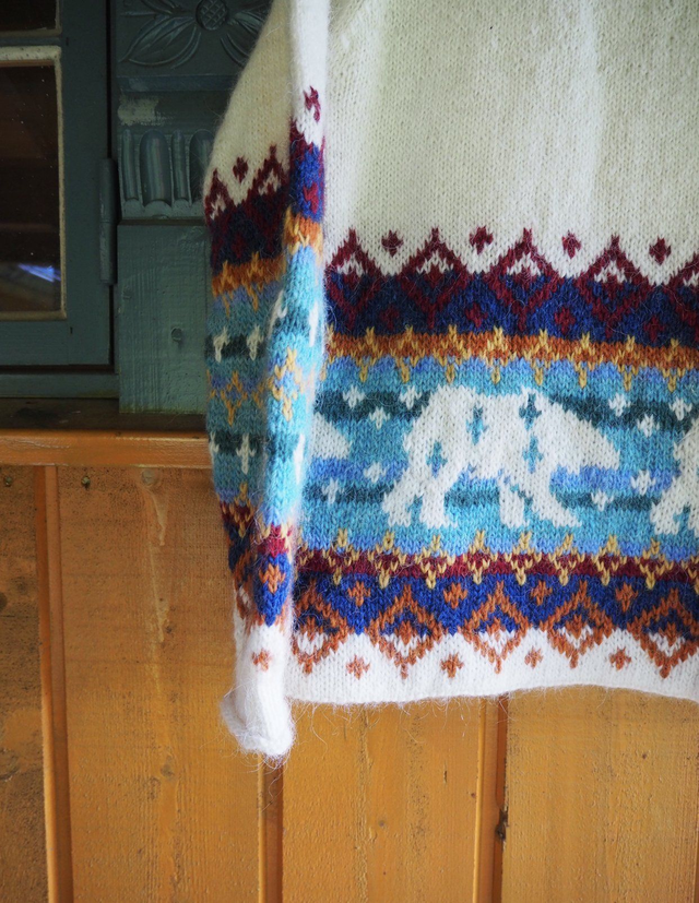 Kvitebjørn - White Bear - Col 05 (White and Blue Lettlopi - 8 Colours) - Wool & Pattern - Linka Neumann