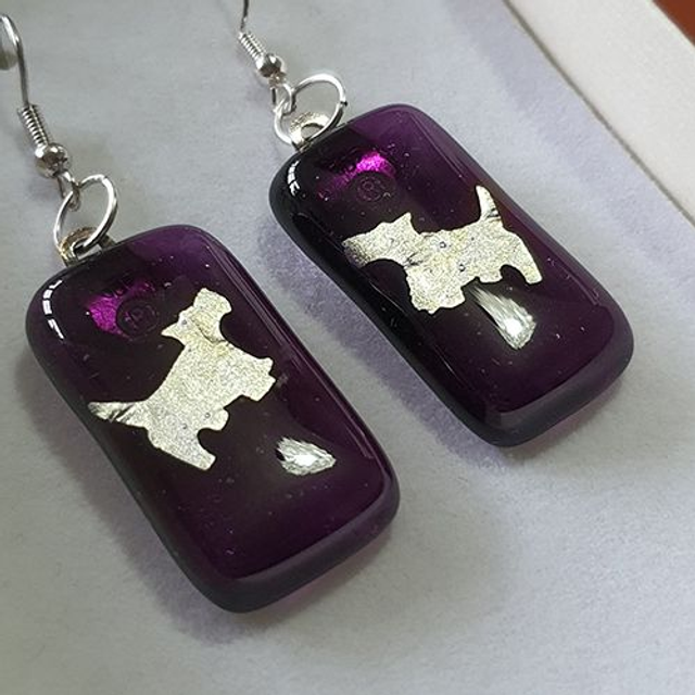 purple dangly earrings with scottie / westie dog design e63