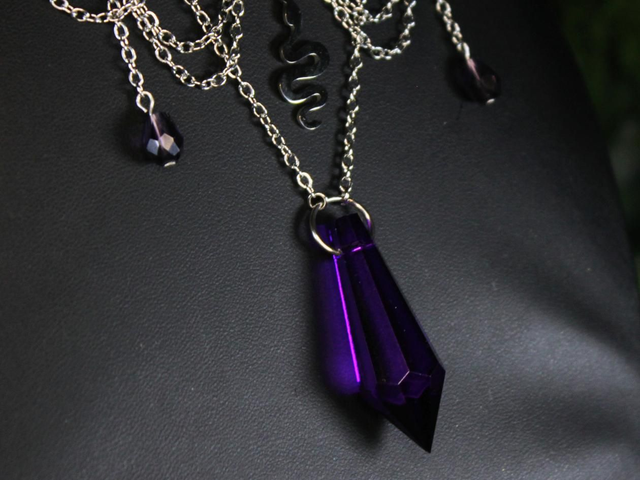 C0037 • Collier PLUM VAMP