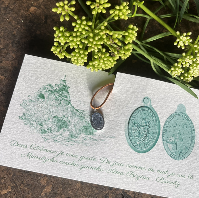 Médaille lacet suédine caramel