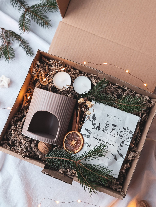 Świąteczny Zestaw prezentowy | Brązowy kominek i 1 x wosk zapachowy 
